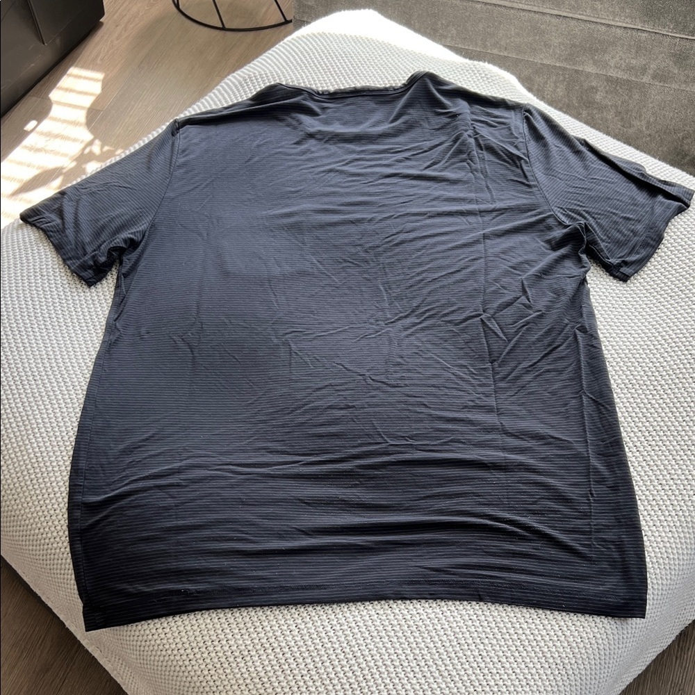 Vuori Men's Black Short-Sleeve Tee - Picture 4 of 9